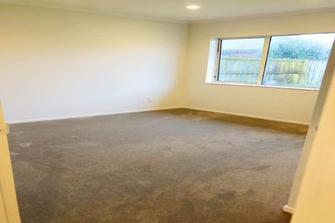 Photo of property in 43 Carisbrook Crescent, Papakura, 2110