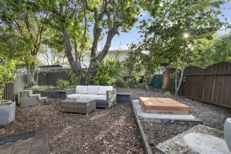 Photo of property in 9 James Scott Place, Te Atatu South, Auckland, 0602