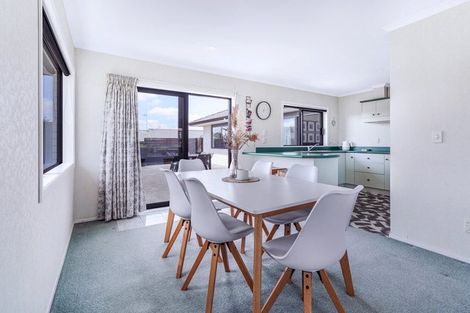 Photo of property in 1 Harrogate Place, Grandview Heights, Hamilton, 3200