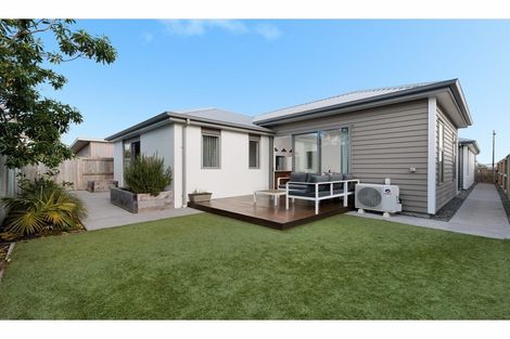 Photo of property in 35 Awatira Drive, Papamoa Beach, Papamoa, 3118