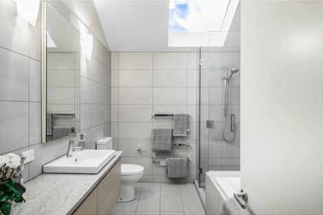 Photo of property in 5f Church Street, Devonport, Auckland, 0624