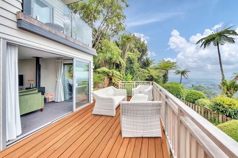 Photo of property in 23 Quinns Road, Waiatarua, Auckland, 0612