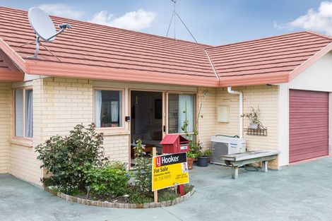 Photo of property in 8 Foxtail Fern, Kelvin Grove, Palmerston North, 4414