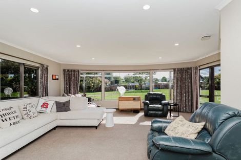 Photo of property in 10 Victoria Avenue, Dannevirke, 4930