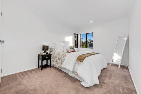 Photo of property in 97 Mt Lebanon Crescent, The Gardens, Auckland, 2105