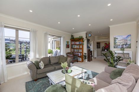 Photo of property in 136 Renown Road, Raumati South, Paraparaumu, 5032