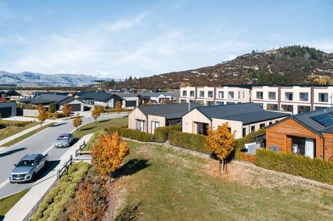 Photo of property in 15 Mount Creighton Crescent, Wanaka, 9305