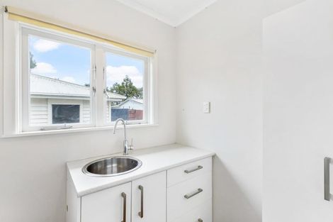 Photo of property in 12 Albert Road, Kelston, Auckland, 0602