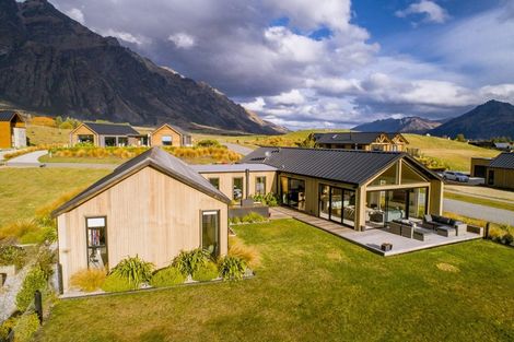 Photo of property in 10 Double Cone Road, Jacks Point, Queenstown, 9371
