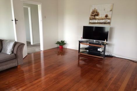 Photo of property in 15 Hendry Avenue, Hillsborough, Auckland, 1042