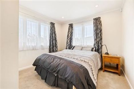 Photo of property in 3 Rewarewa Road, Te Atatu Peninsula, Auckland, 0610