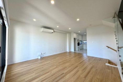 Photo of property in 523f Pakuranga Road, Howick, Auckland, 2010