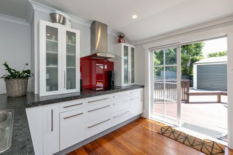 Photo of property in 1106 Caroline Road, Mayfair, Hastings, 4122