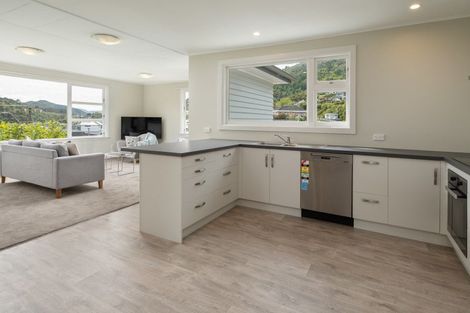 Photo of property in 34 Waikawa Road, Picton, 7220