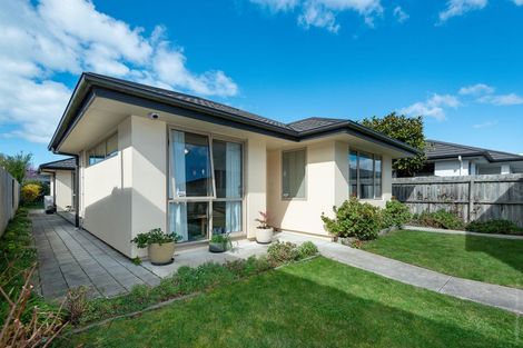 Photo of property in 51 Palmers Road, New Brighton, Christchurch, 8083
