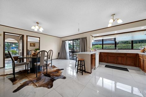 Photo of property in 11 Jessika Place, Conifer Grove, Takanini, 2112