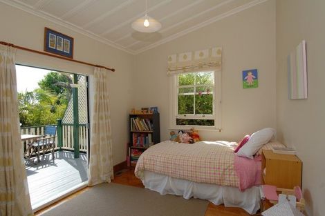Photo of property in 2/21 Cowper Street, Devonport, Auckland, 0624