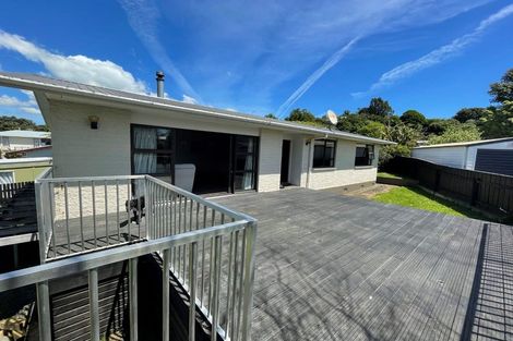 Photo of property in 79 Riversdale Drive, Merrilands, New Plymouth, 4312