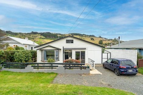 Photo of property in 12 Dickson Street, Macandrew Bay, Dunedin, 9014