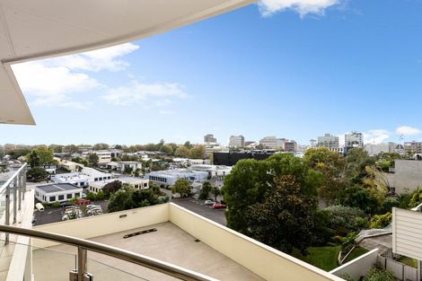 Photo of property in 40d Thackeray Street, Hamilton Lake, Hamilton, 3204