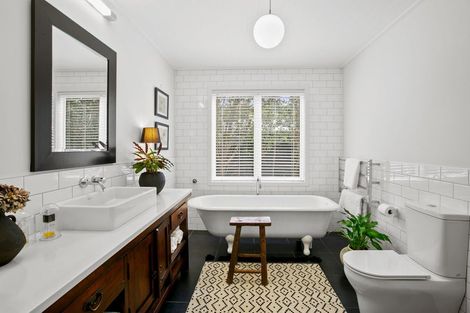 Photo of property in 7 Linda Street, Oakura, 4314