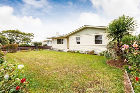 Photo of property in 11 Tararua Terrace, Cloverlea, Palmerston North, 4412