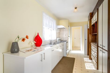 Photo of property in 90 Edgewater Drive, Pakuranga, Auckland, 2010