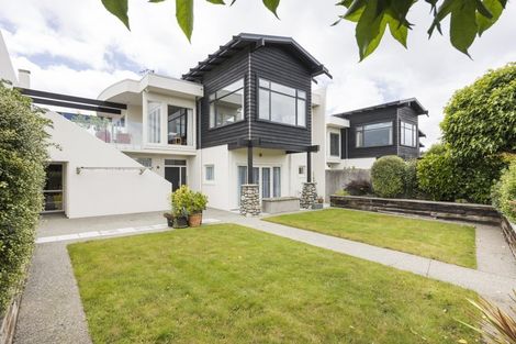 Photo of property in 8 Fairway Grove, Hokowhitu, Palmerston North, 4410