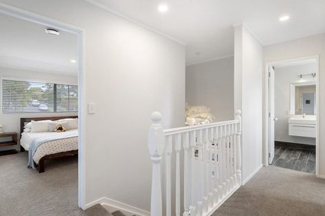 Photo of property in 44 Ravenstone Place, Chatswood, Auckland, 0626