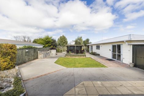 Photo of property in 16 Ellesmere Crescent, Highbury, Palmerston North, 4412