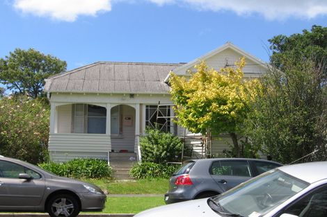 Photo of property in 10 Russell Street, Stanley Point, Auckland, 0624