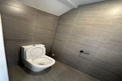 Photo of property in 6d Glennandrew Drive, Half Moon Bay, Auckland, 2012