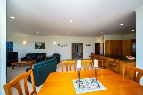 Photo of property in 335 Waihi Road, Hawera, 4673