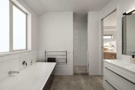 Photo of property in 76 Edgecumbe Road, Tauranga, 3110