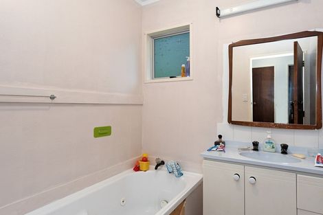 Photo of property in 21 Crescent Court, Melville, Hamilton, 3206