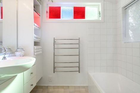 Photo of property in 25 Totara Street, Eastbourne, Lower Hutt, 5013