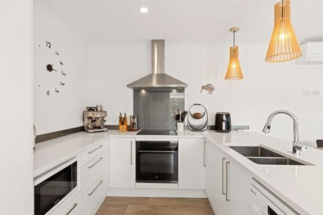 Photo of property in 25a Elizabeth Street, Orewa, 0931