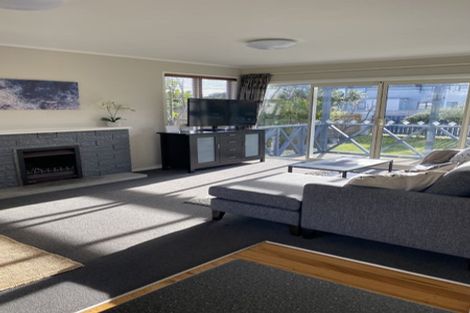 Photo of property in 53 William Street, Waikanae Beach, Waikanae, 5036