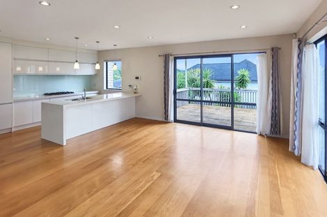 Photo of property in 19 Wye Oak Drive, Schnapper Rock, Auckland, 0632