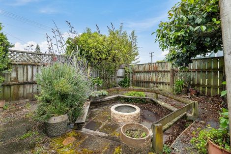 Photo of property in 3 Iredale Road, Hawera, 4610