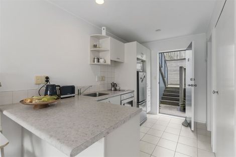 Photo of property in 2c/20 Ian Marwick Place, Birkenhead, Auckland, 0626