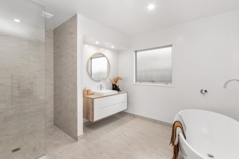 Photo of property in 37 Lothian Brae, Wattle Downs, Auckland, 2103