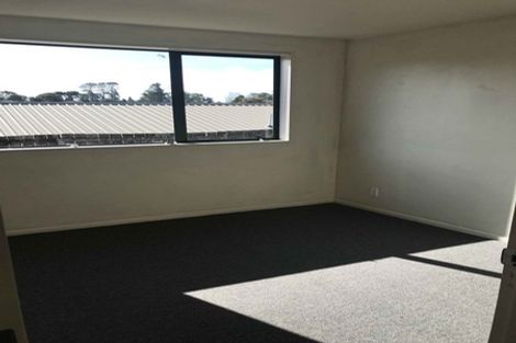 Photo of property in 36 Woodbank Drive, Glen Eden, Auckland, 0602