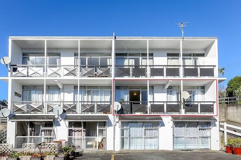 Photo of property in 8/75 Carrington Street, Lower Vogeltown, New Plymouth, 4310