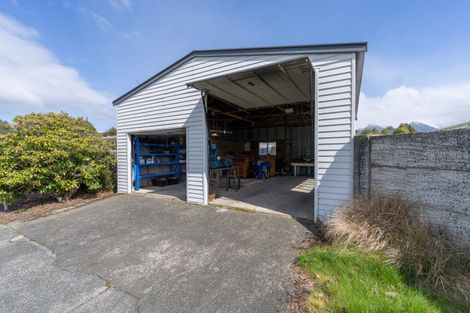 Photo of property in 35 Mararoa Drive, Manapouri, 9679