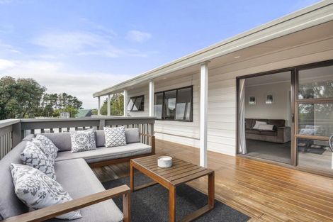 Photo of property in 8 Leaming Place, Clarks Beach, 2122