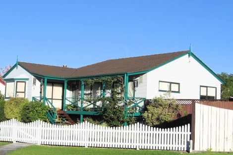 Photo of property in 17 Redlands Grove, Swanson, Auckland, 0612