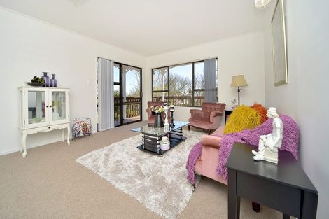 Photo of property in 32 Hollyford Drive, Clover Park, Auckland, 2105