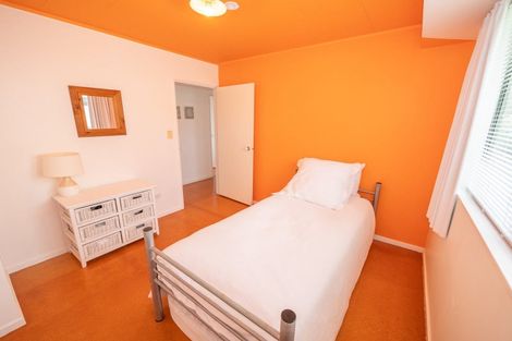 Photo of property in 2 Dudley Crescent, Cable Bay, 0420