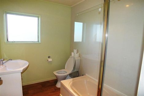 Photo of property in 64 D'oyly Drive, Stanmore Bay, Whangaparaoa, 0932